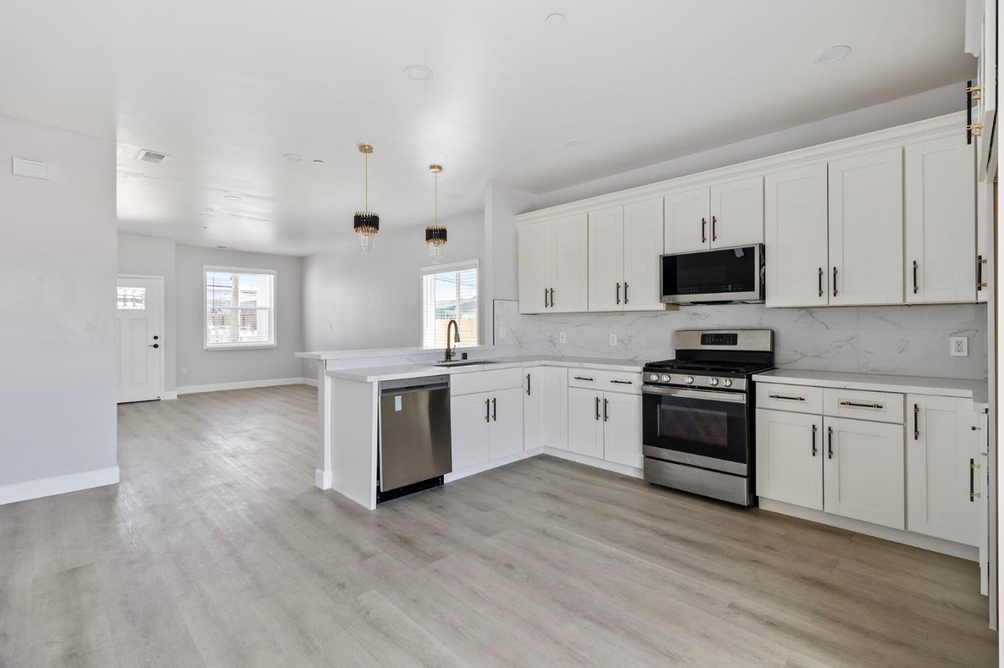 Detail Gallery Image 10 of 31 For 1787 Laguna St, Seaside,  CA 93955 - 3 Beds | 2 Baths