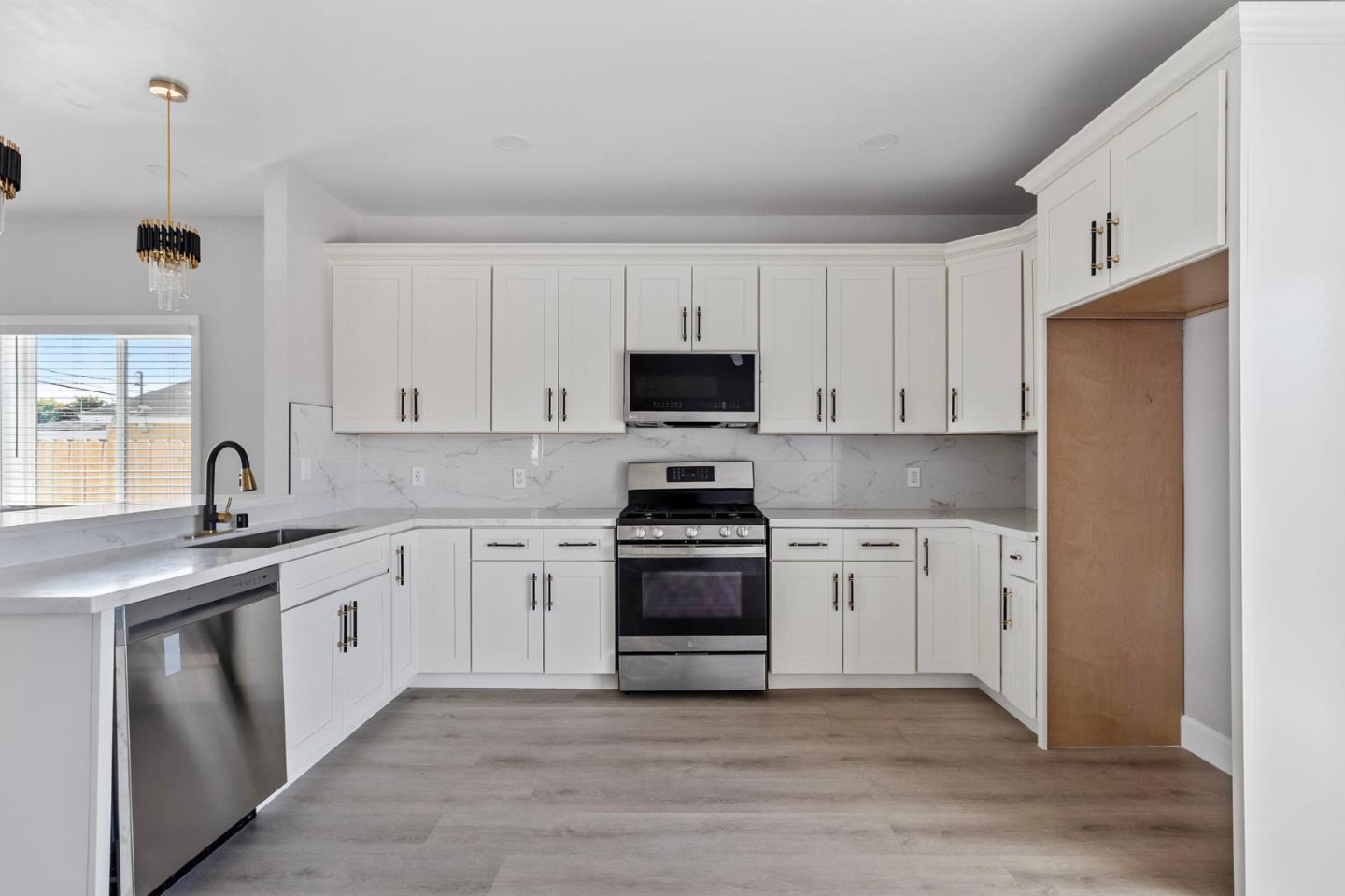 Detail Gallery Image 11 of 31 For 1787 Laguna St, Seaside,  CA 93955 - 3 Beds | 2 Baths