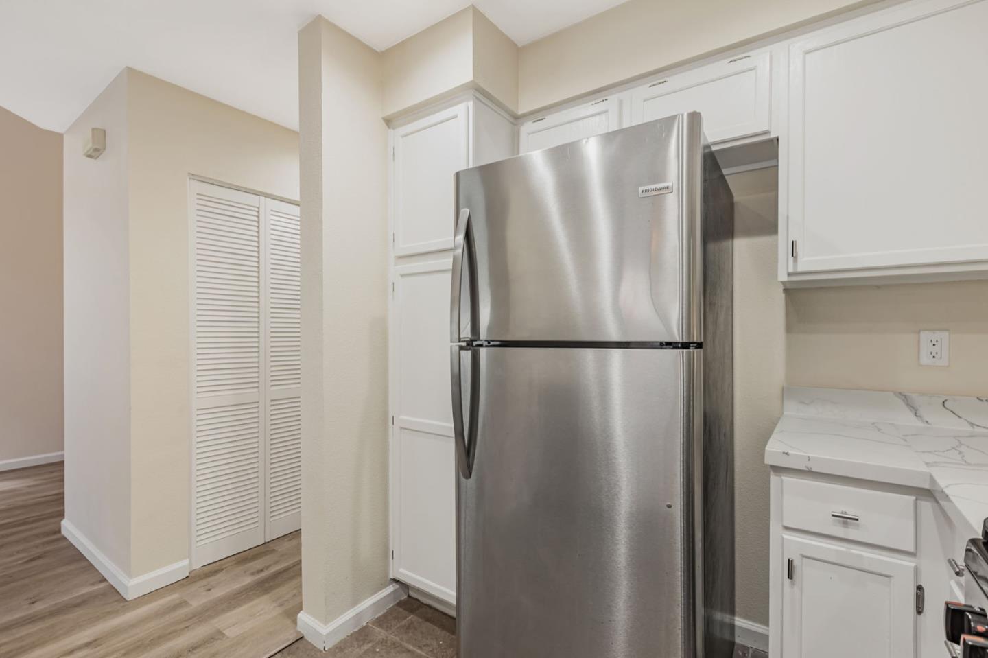 Detail Gallery Image 14 of 37 For 6121 Lambeck Ln, San Jose,  CA 95119 - 3 Beds | 3 Baths