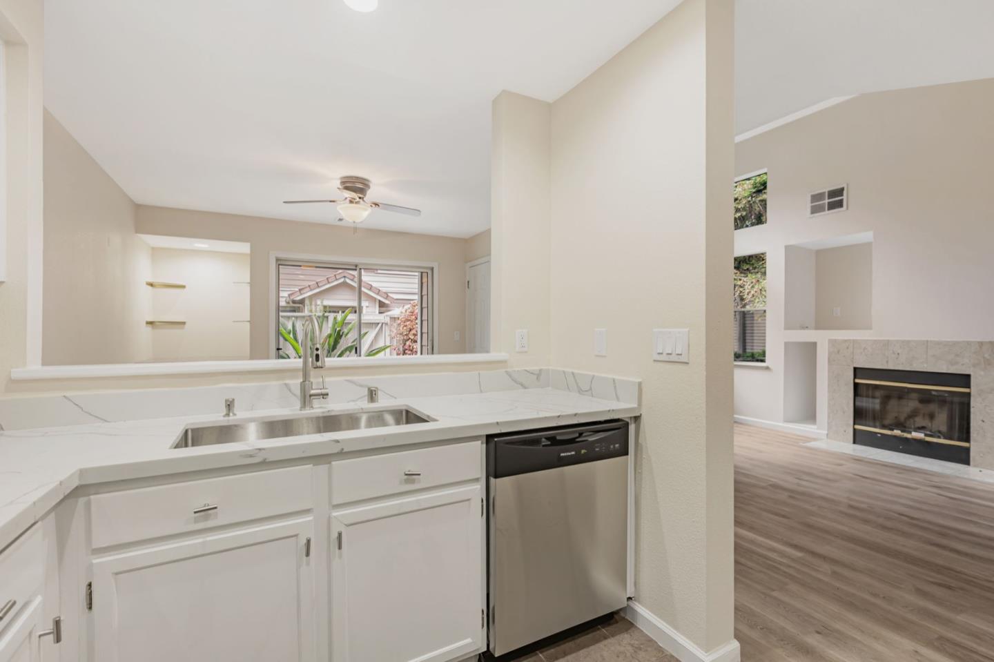 Detail Gallery Image 15 of 37 For 6121 Lambeck Ln, San Jose,  CA 95119 - 3 Beds | 3 Baths
