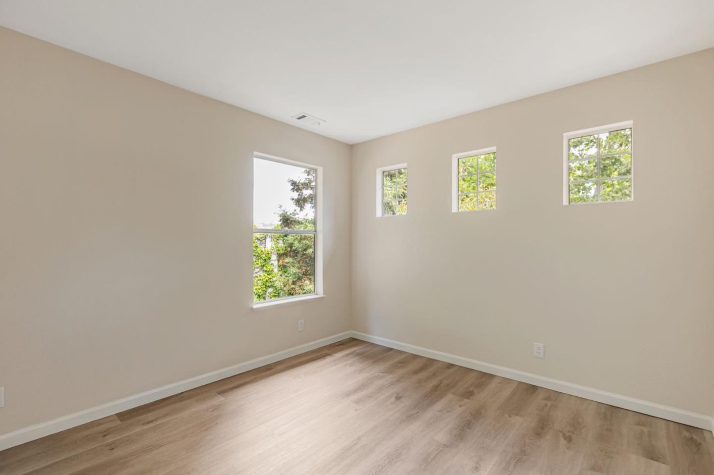 Detail Gallery Image 23 of 37 For 6121 Lambeck Ln, San Jose,  CA 95119 - 3 Beds | 3 Baths
