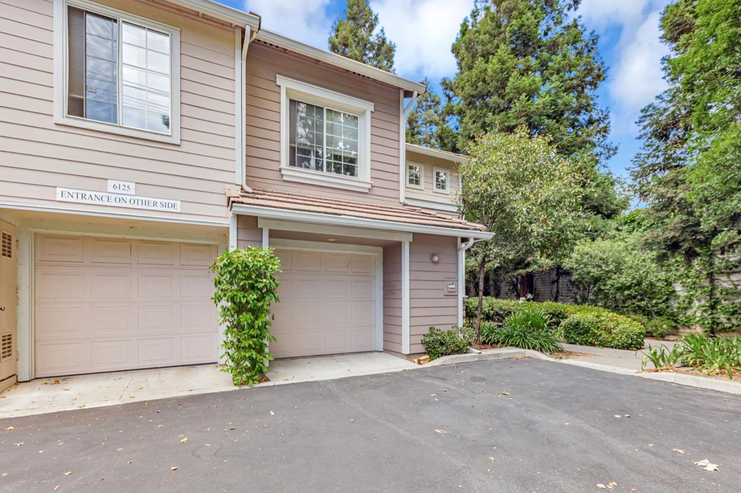 Detail Gallery Image 3 of 37 For 6121 Lambeck Ln, San Jose,  CA 95119 - 3 Beds | 3 Baths