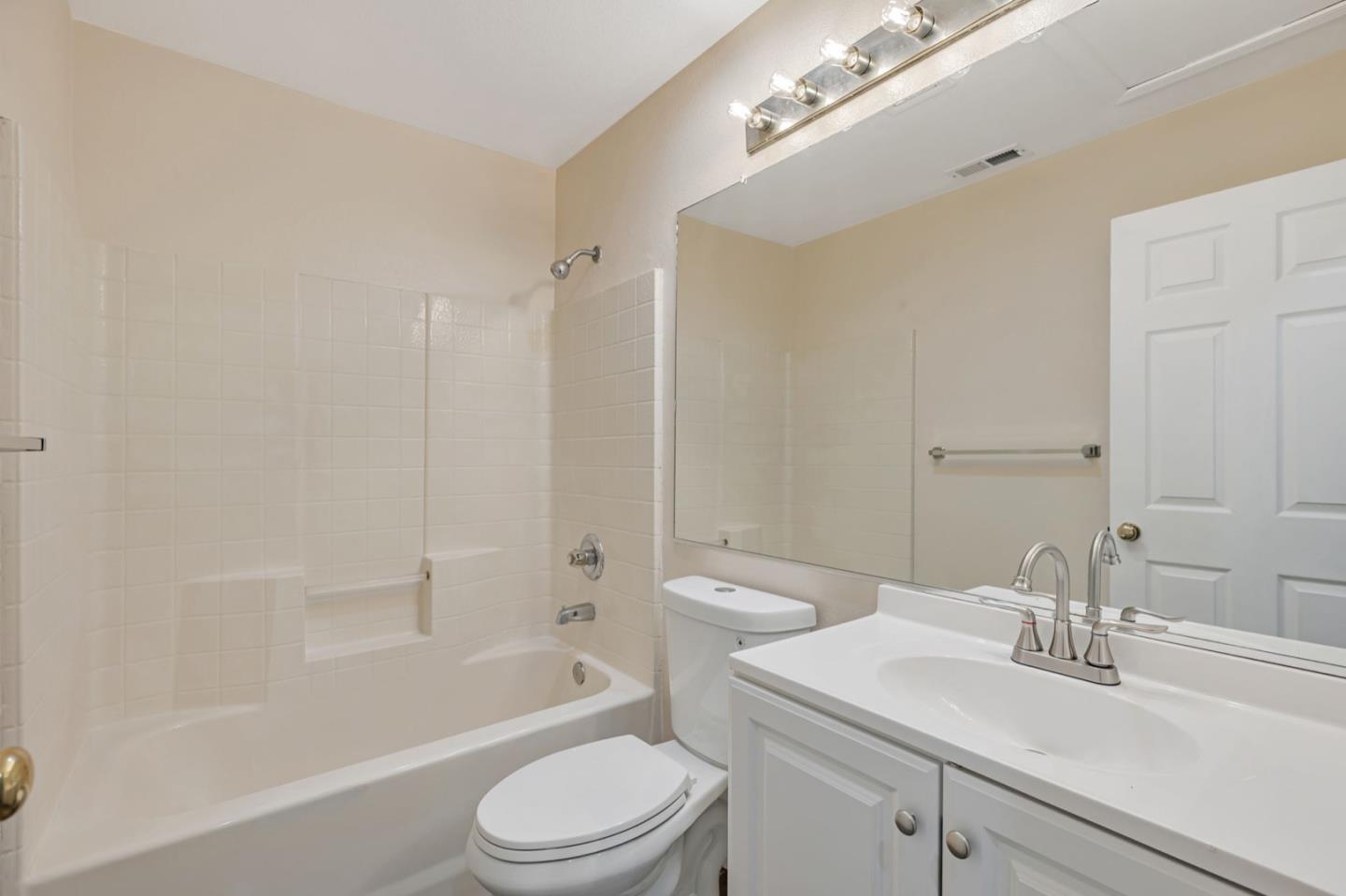 Detail Gallery Image 31 of 37 For 6121 Lambeck Ln, San Jose,  CA 95119 - 3 Beds | 3 Baths