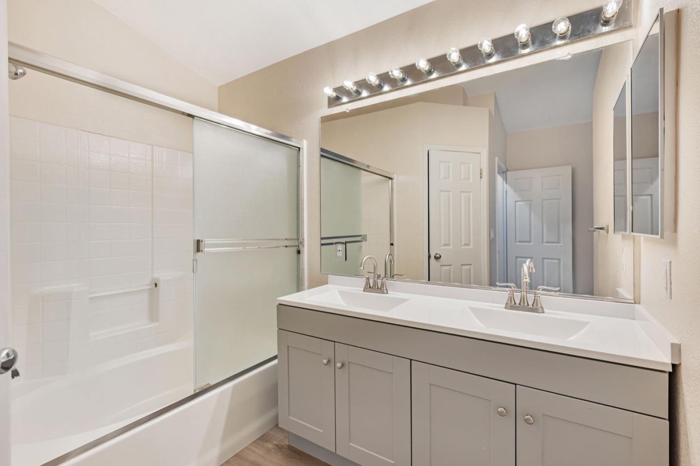 Detail Gallery Image 32 of 37 For 6121 Lambeck Ln, San Jose,  CA 95119 - 3 Beds | 3 Baths