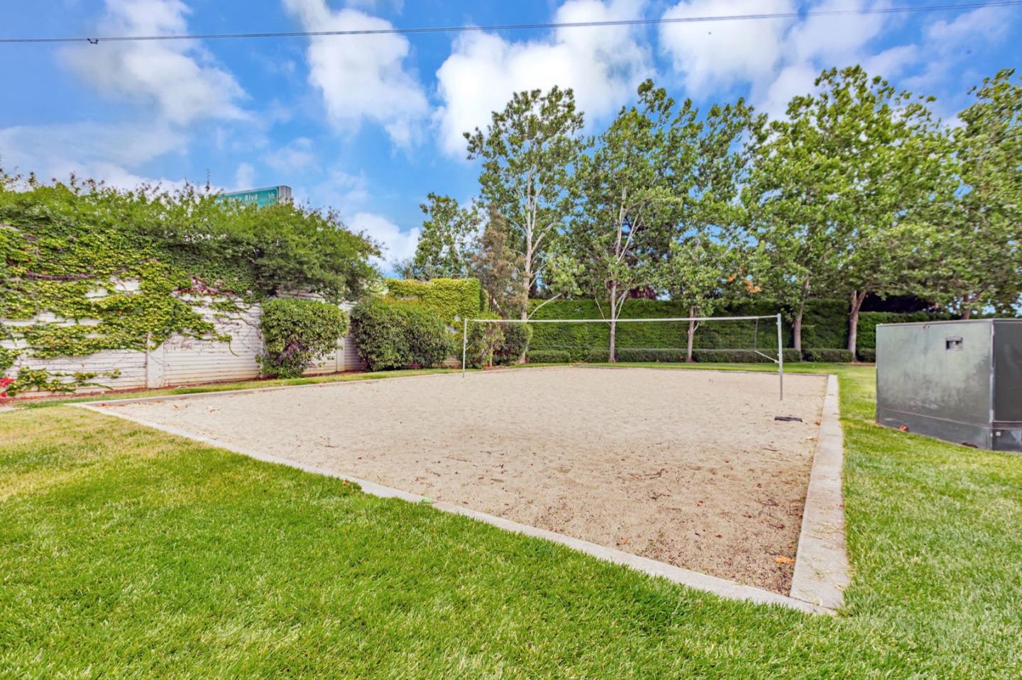 Detail Gallery Image 36 of 37 For 6121 Lambeck Ln, San Jose,  CA 95119 - 3 Beds | 3 Baths