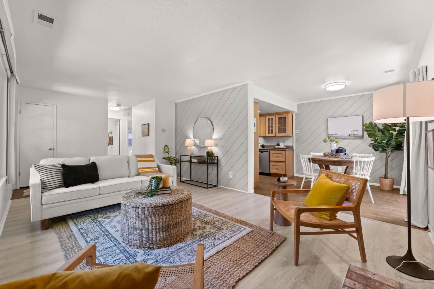 Detail Gallery Image 5 of 45 For 1132 Callas Ln #1,  Capitola,  CA 95010 - 2 Beds | 1 Baths