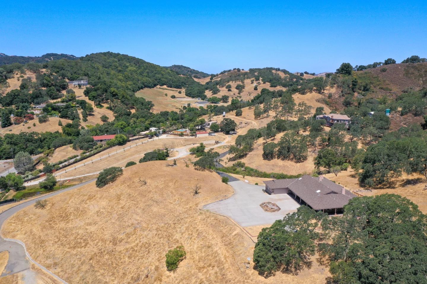 Detail Gallery Image 10 of 43 For 21050 Uvas Road, Morgan Hill,  CA 95037 - 4 Beds | 4/1 Baths