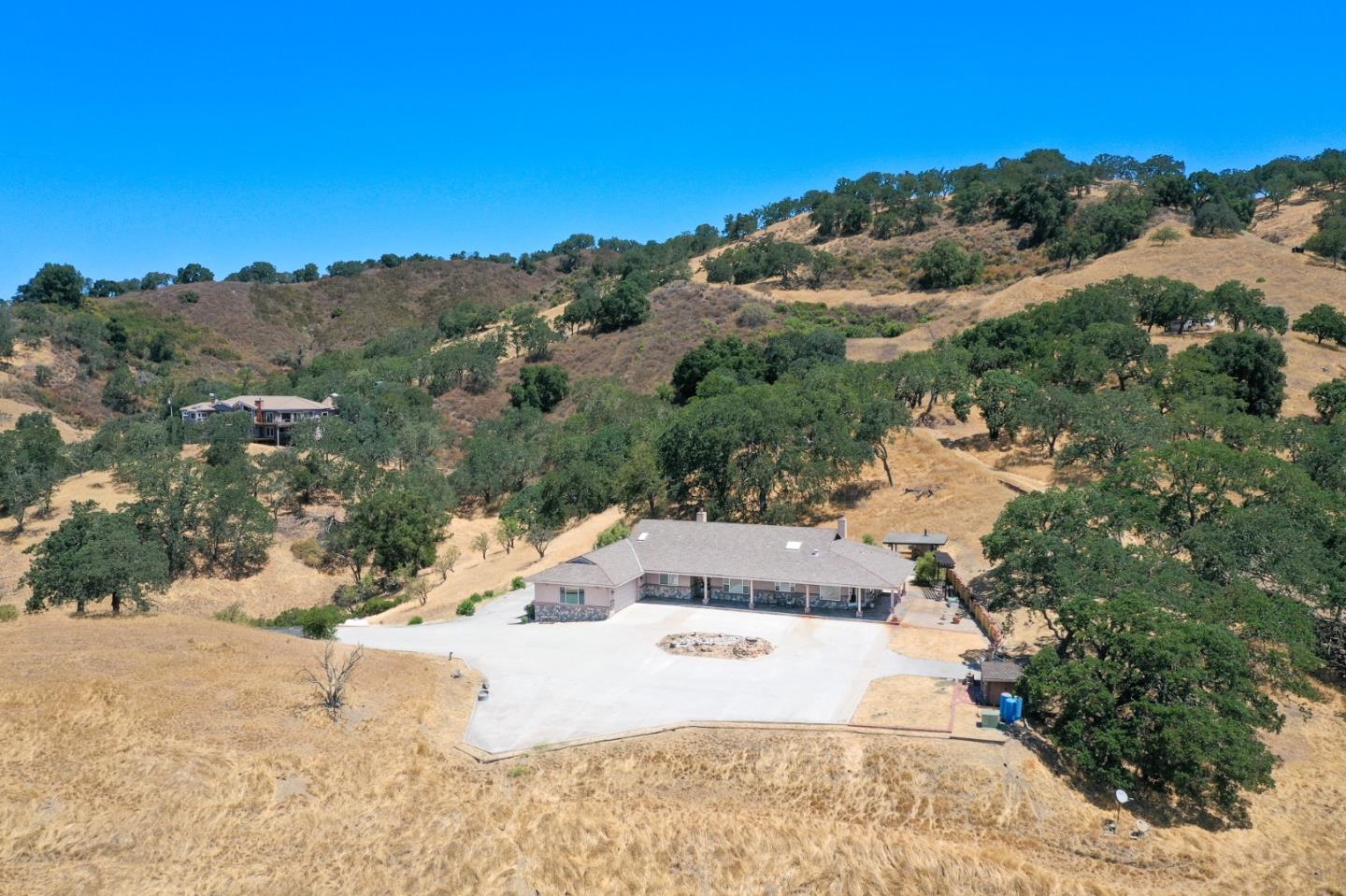 Detail Gallery Image 11 of 43 For 21050 Uvas Road, Morgan Hill,  CA 95037 - 4 Beds | 4/1 Baths