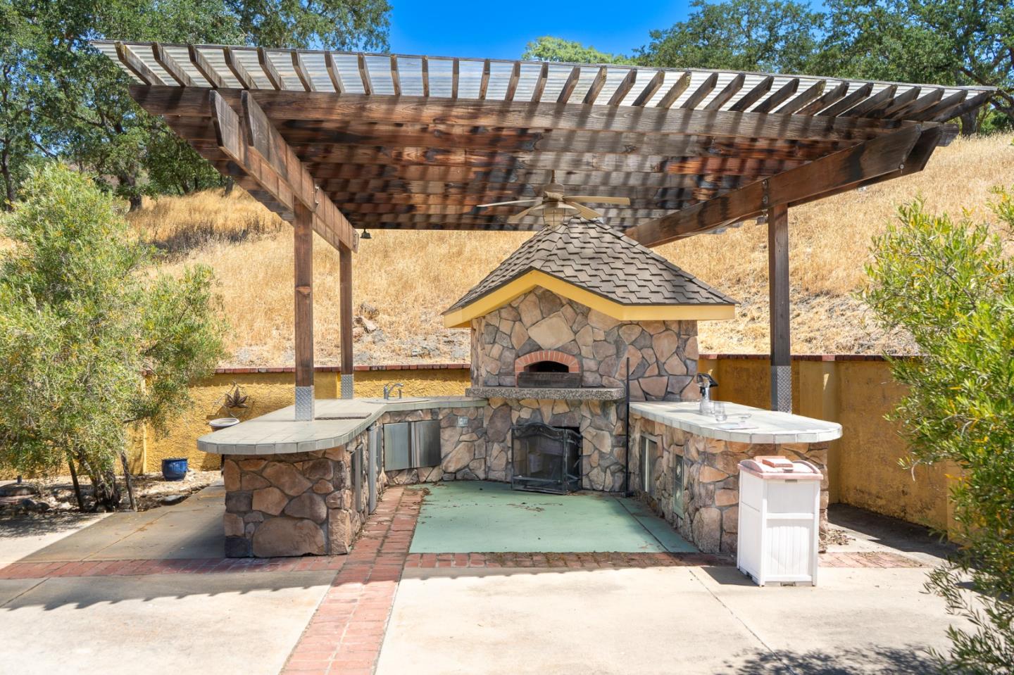 Detail Gallery Image 12 of 43 For 21050 Uvas Road, Morgan Hill,  CA 95037 - 4 Beds | 4/1 Baths