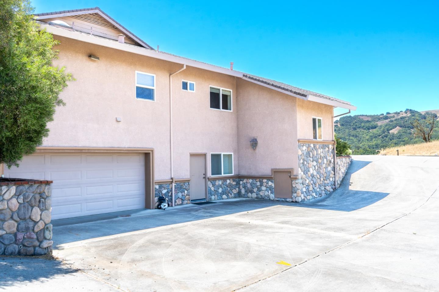 Detail Gallery Image 15 of 43 For 21050 Uvas Road, Morgan Hill,  CA 95037 - 4 Beds | 4/1 Baths