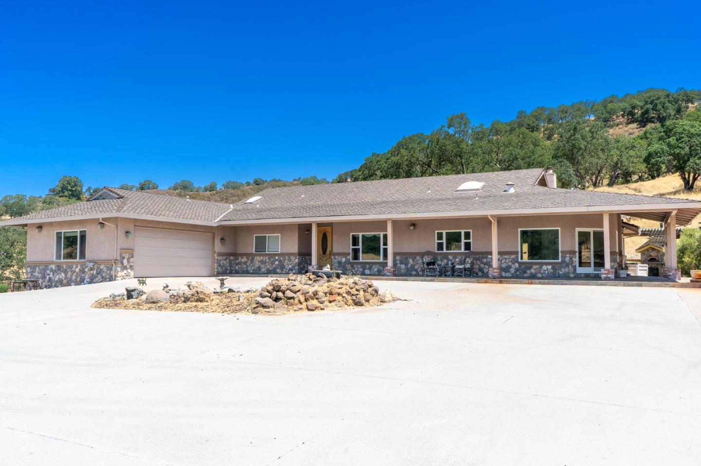 Detail Gallery Image 20 of 43 For 21050 Uvas Road, Morgan Hill,  CA 95037 - 4 Beds | 4/1 Baths