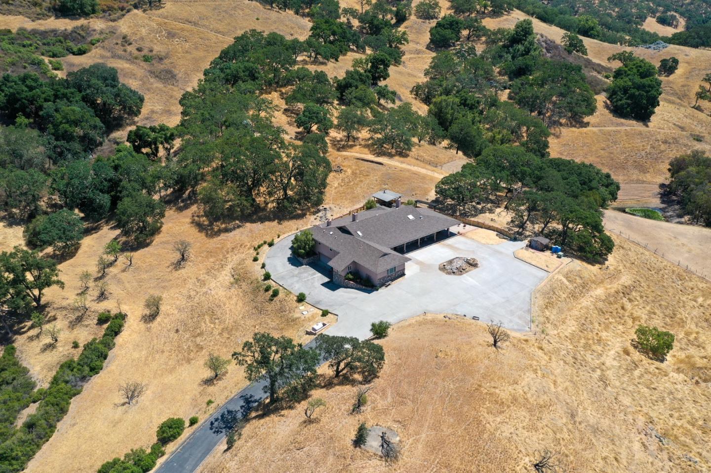 Detail Gallery Image 3 of 43 For 21050 Uvas Road, Morgan Hill,  CA 95037 - 4 Beds | 4/1 Baths