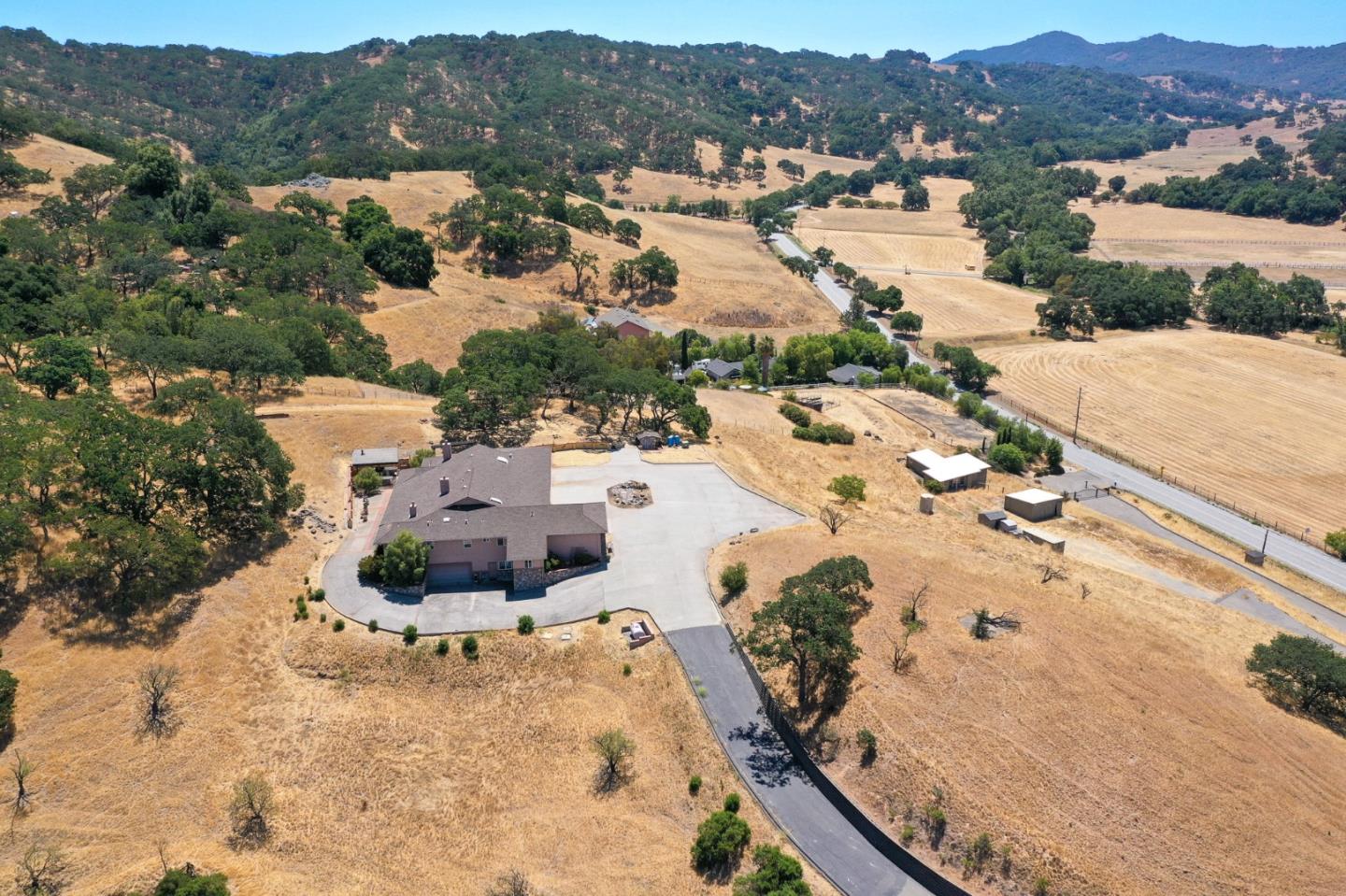Detail Gallery Image 5 of 43 For 21050 Uvas Road, Morgan Hill,  CA 95037 - 4 Beds | 4/1 Baths