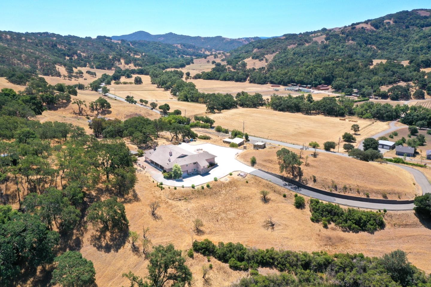 Detail Gallery Image 6 of 43 For 21050 Uvas Road, Morgan Hill,  CA 95037 - 4 Beds | 4/1 Baths