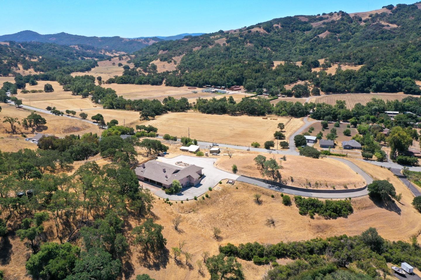 Detail Gallery Image 7 of 43 For 21050 Uvas Road, Morgan Hill,  CA 95037 - 4 Beds | 4/1 Baths