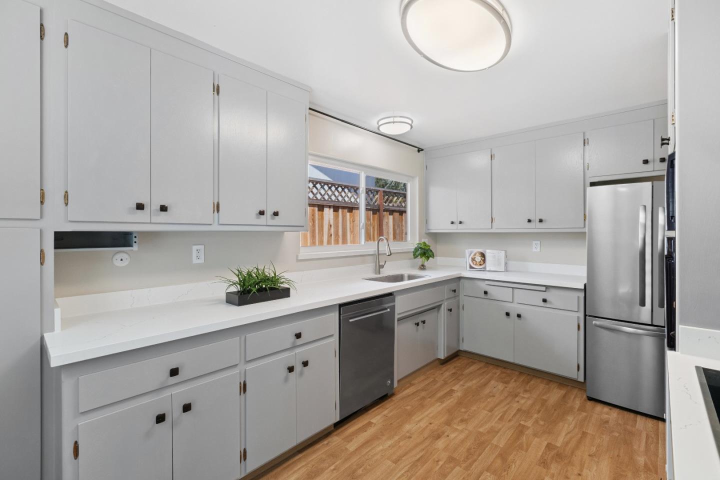 Detail Gallery Image 15 of 37 For 1441 Woodberry Ave, San Mateo,  CA 94403 - 3 Beds | 2/1 Baths