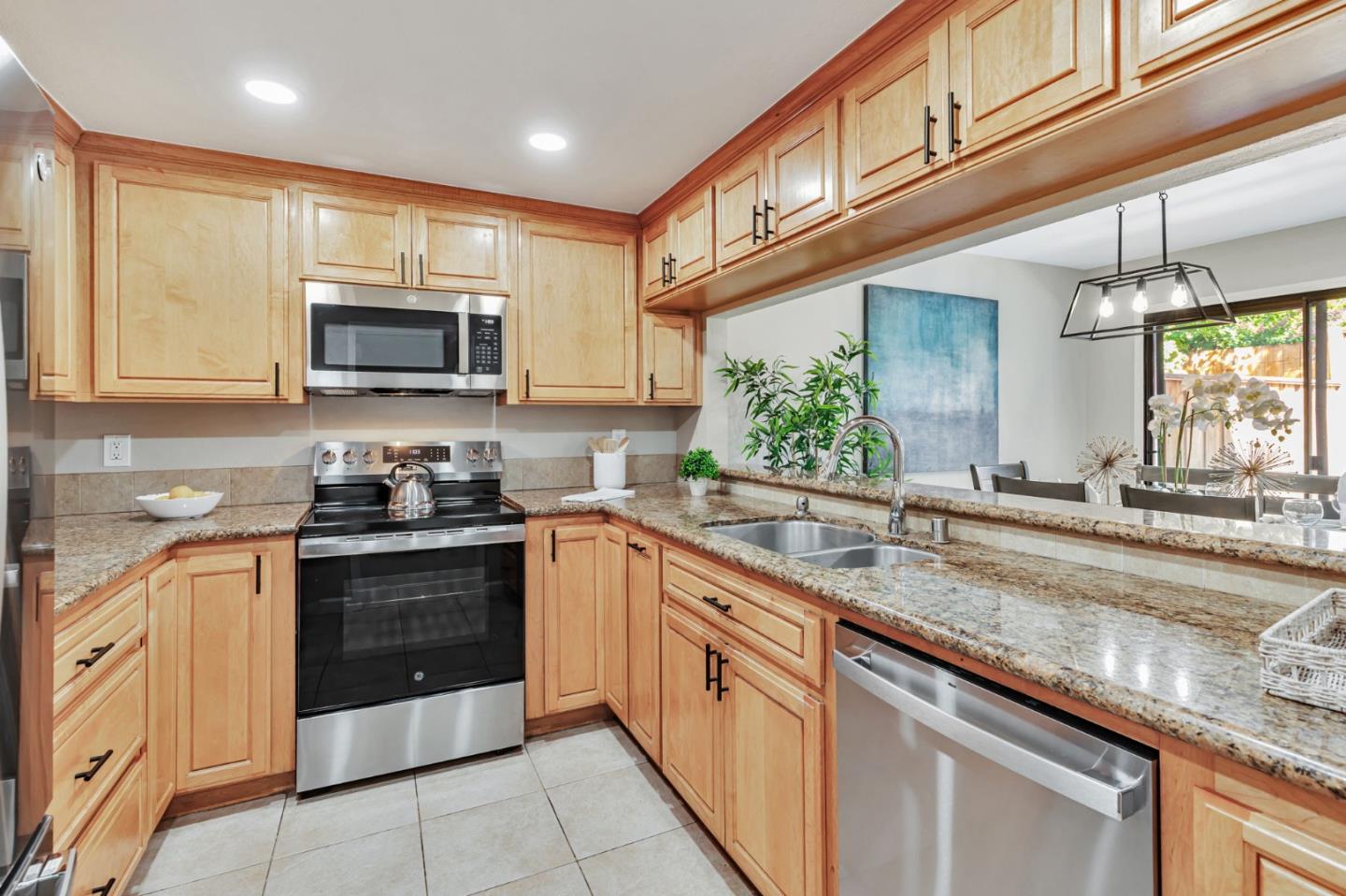 Detail Gallery Image 10 of 41 For 751 Williamsburg Way, Gilroy,  CA 95020 - 2 Beds | 2/1 Baths