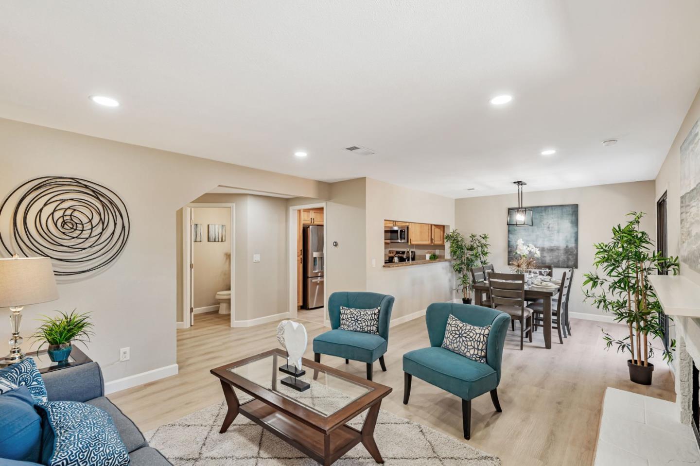Detail Gallery Image 4 of 41 For 751 Williamsburg Way, Gilroy,  CA 95020 - 2 Beds | 2/1 Baths