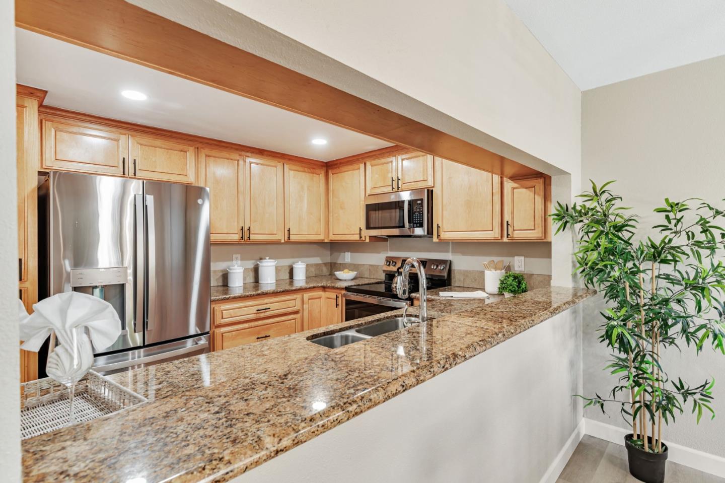 Detail Gallery Image 9 of 41 For 751 Williamsburg Way, Gilroy,  CA 95020 - 2 Beds | 2/1 Baths
