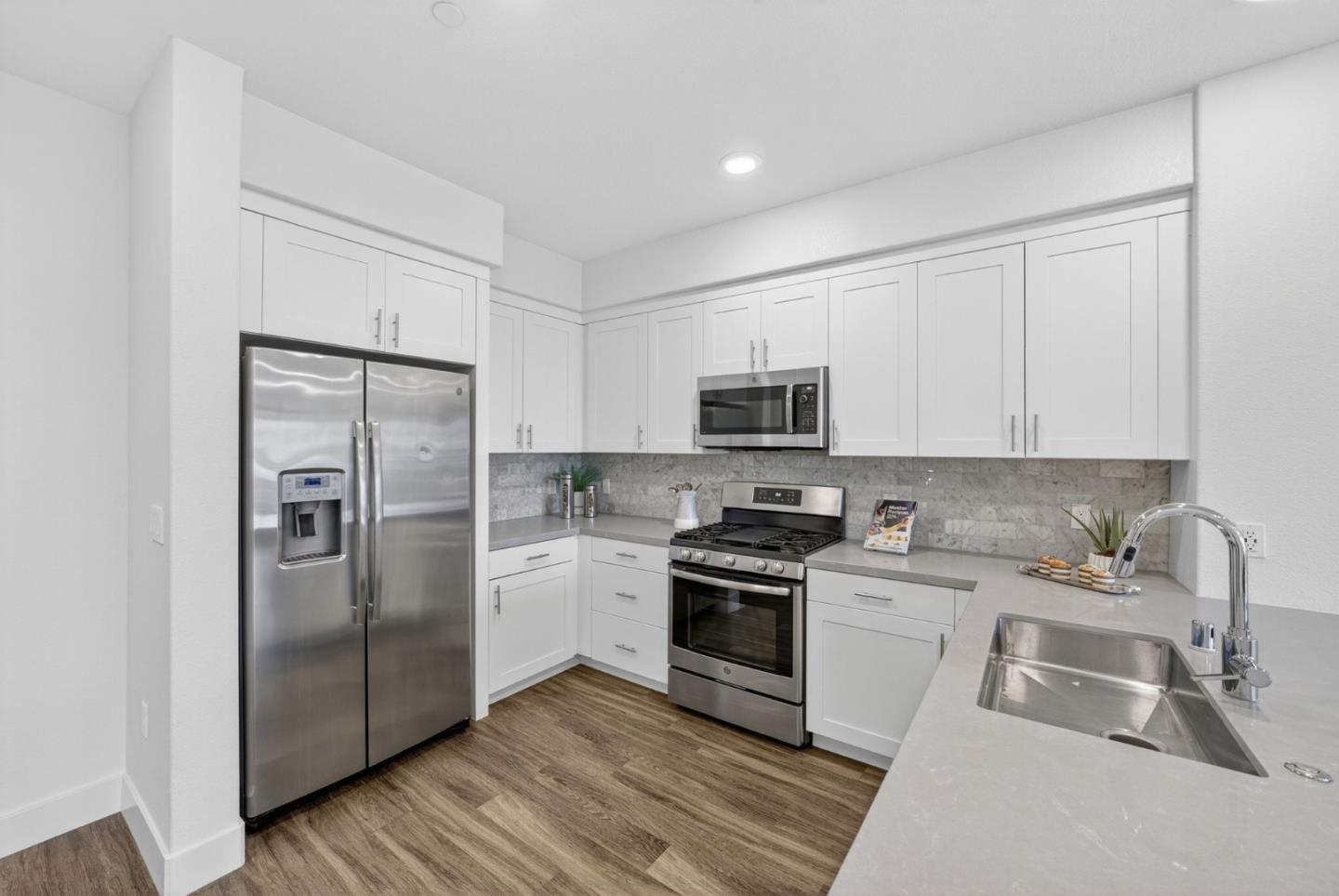 Detail Gallery Image 8 of 79 For 5933 Sunstone Dr #203,  San Jose,  CA 95123 - 2 Beds | 1 Baths