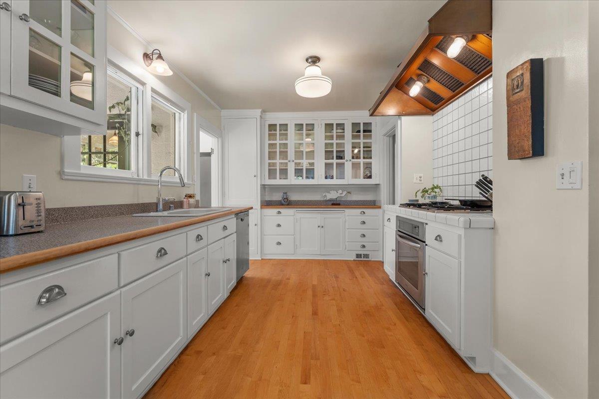 Detail Gallery Image 11 of 42 For 503 Van Ness Ave, Santa Cruz,  CA 95060 - 4 Beds | 2 Baths