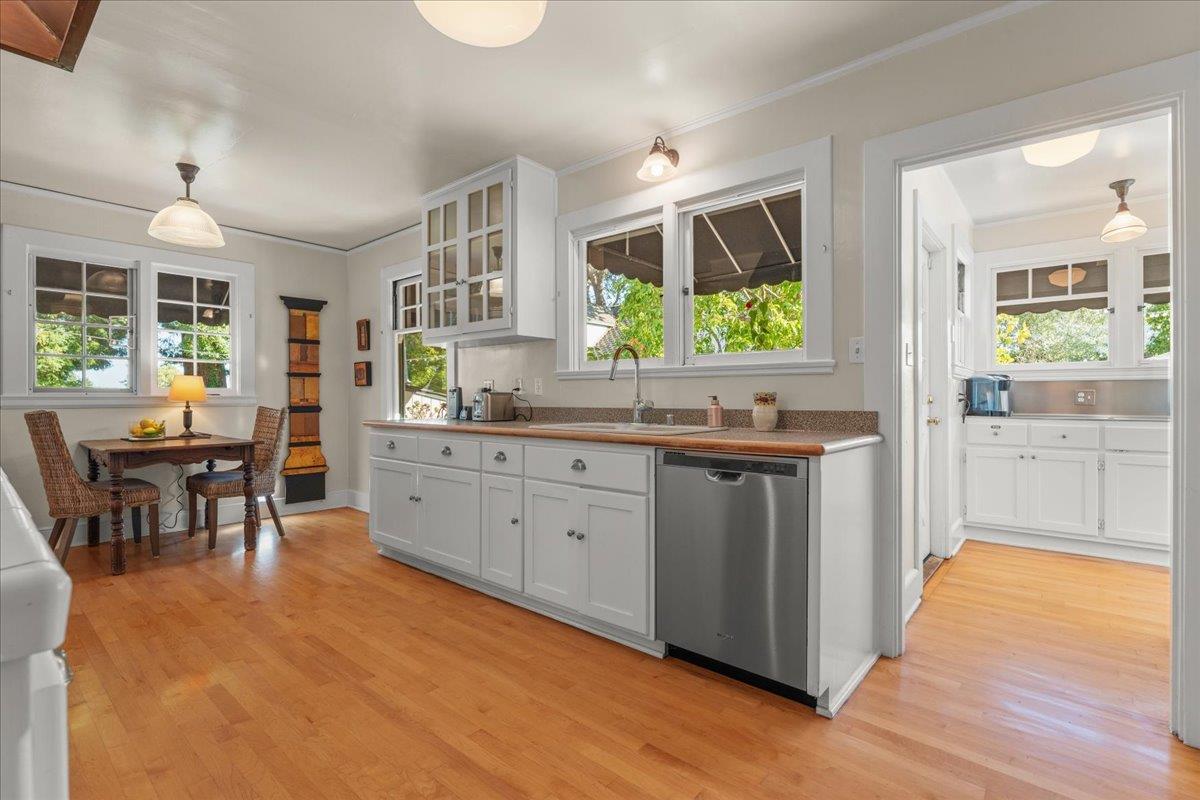 Detail Gallery Image 14 of 42 For 503 Van Ness Ave, Santa Cruz,  CA 95060 - 4 Beds | 2 Baths