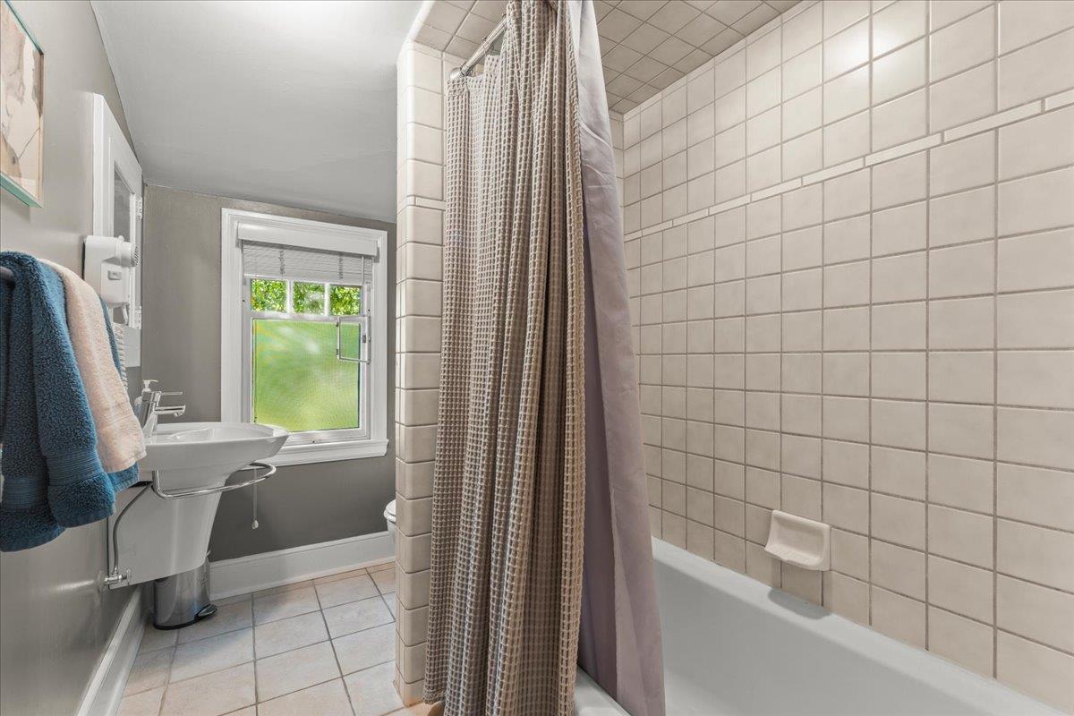 Detail Gallery Image 19 of 42 For 503 Van Ness Ave, Santa Cruz,  CA 95060 - 4 Beds | 2 Baths