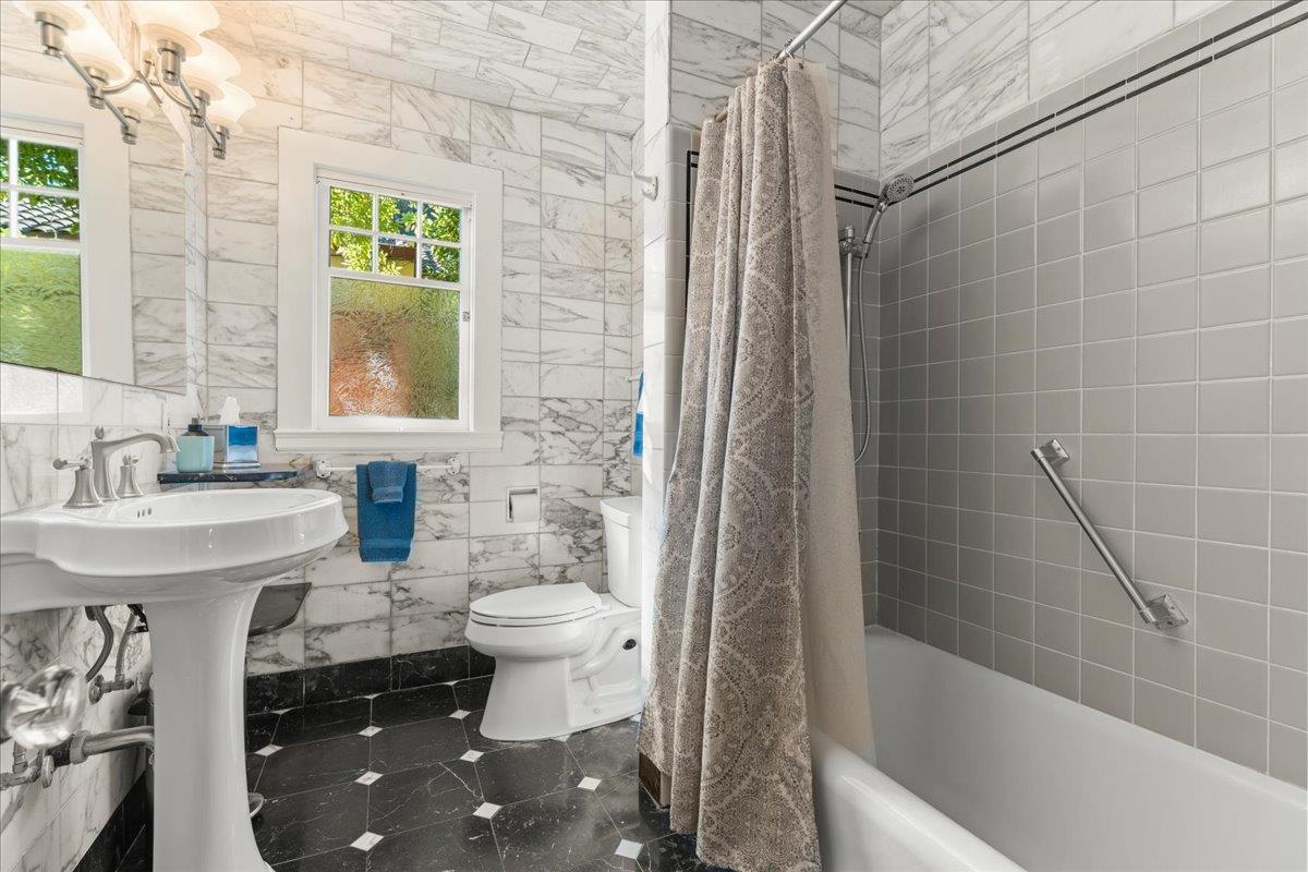 Detail Gallery Image 22 of 42 For 503 Van Ness Ave, Santa Cruz,  CA 95060 - 4 Beds | 2 Baths