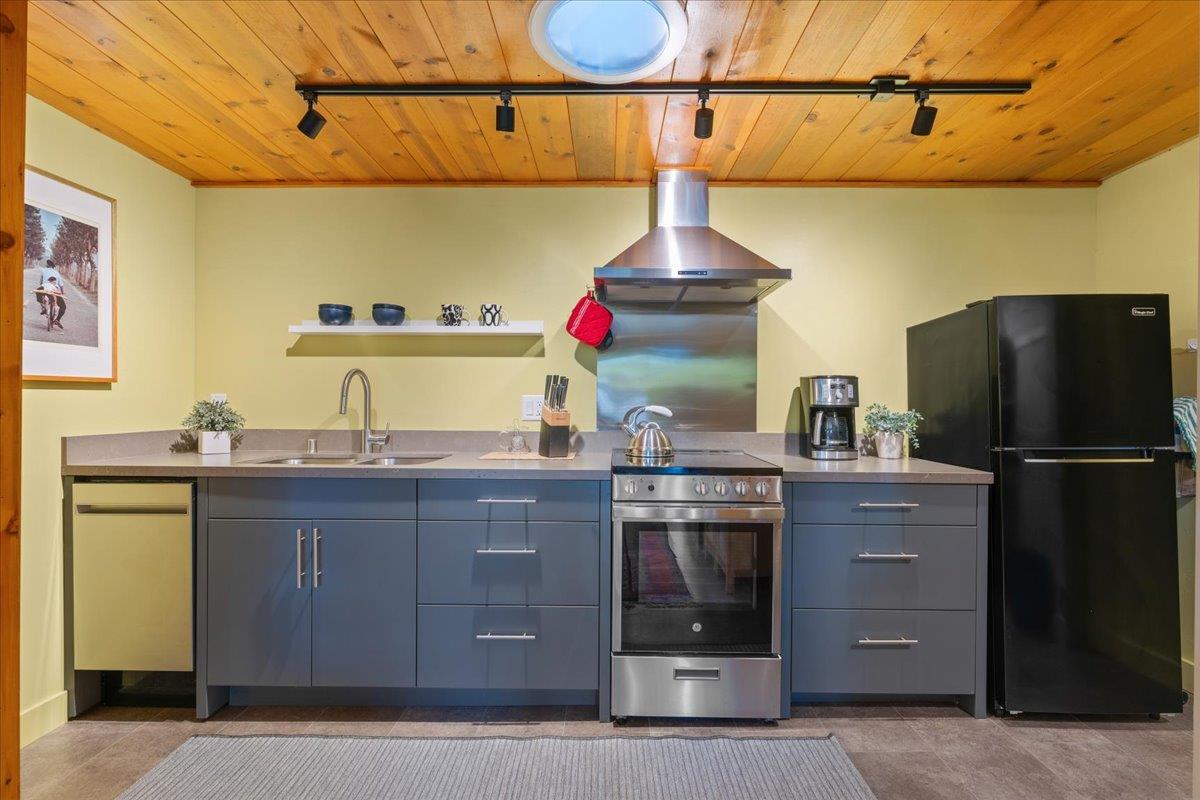Detail Gallery Image 35 of 42 For 503 Van Ness Ave, Santa Cruz,  CA 95060 - 4 Beds | 2 Baths