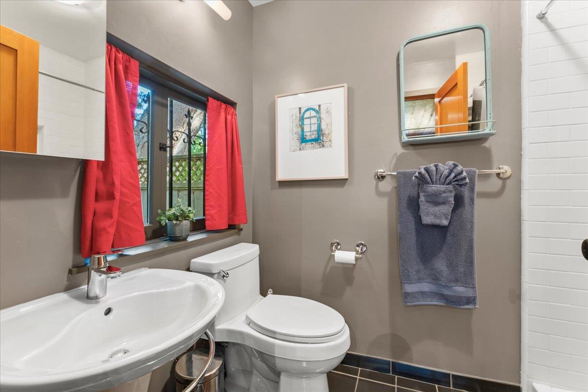 Detail Gallery Image 37 of 42 For 503 Van Ness Ave, Santa Cruz,  CA 95060 - 4 Beds | 2 Baths