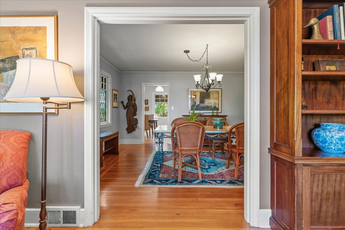 Detail Gallery Image 8 of 42 For 503 Van Ness Ave, Santa Cruz,  CA 95060 - 4 Beds | 2 Baths