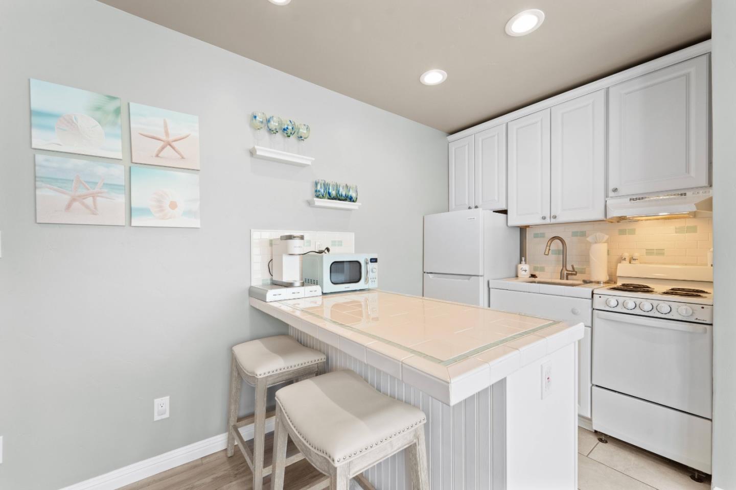 Detail Gallery Image 12 of 91 For 107 Park Pl, Capitola,  CA 95010 - – Beds | – Baths