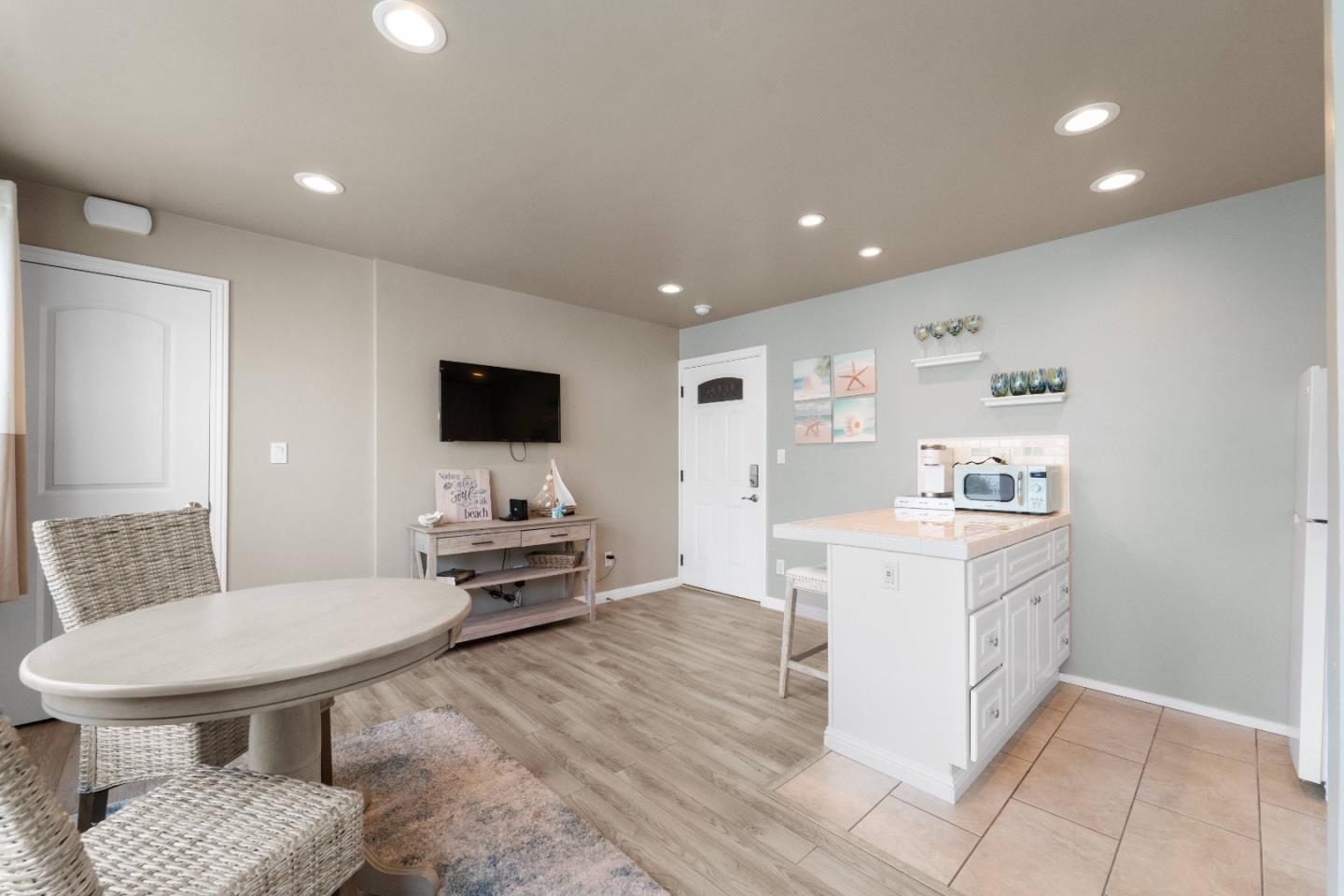 Detail Gallery Image 13 of 91 For 107 Park Pl, Capitola,  CA 95010 - – Beds | – Baths