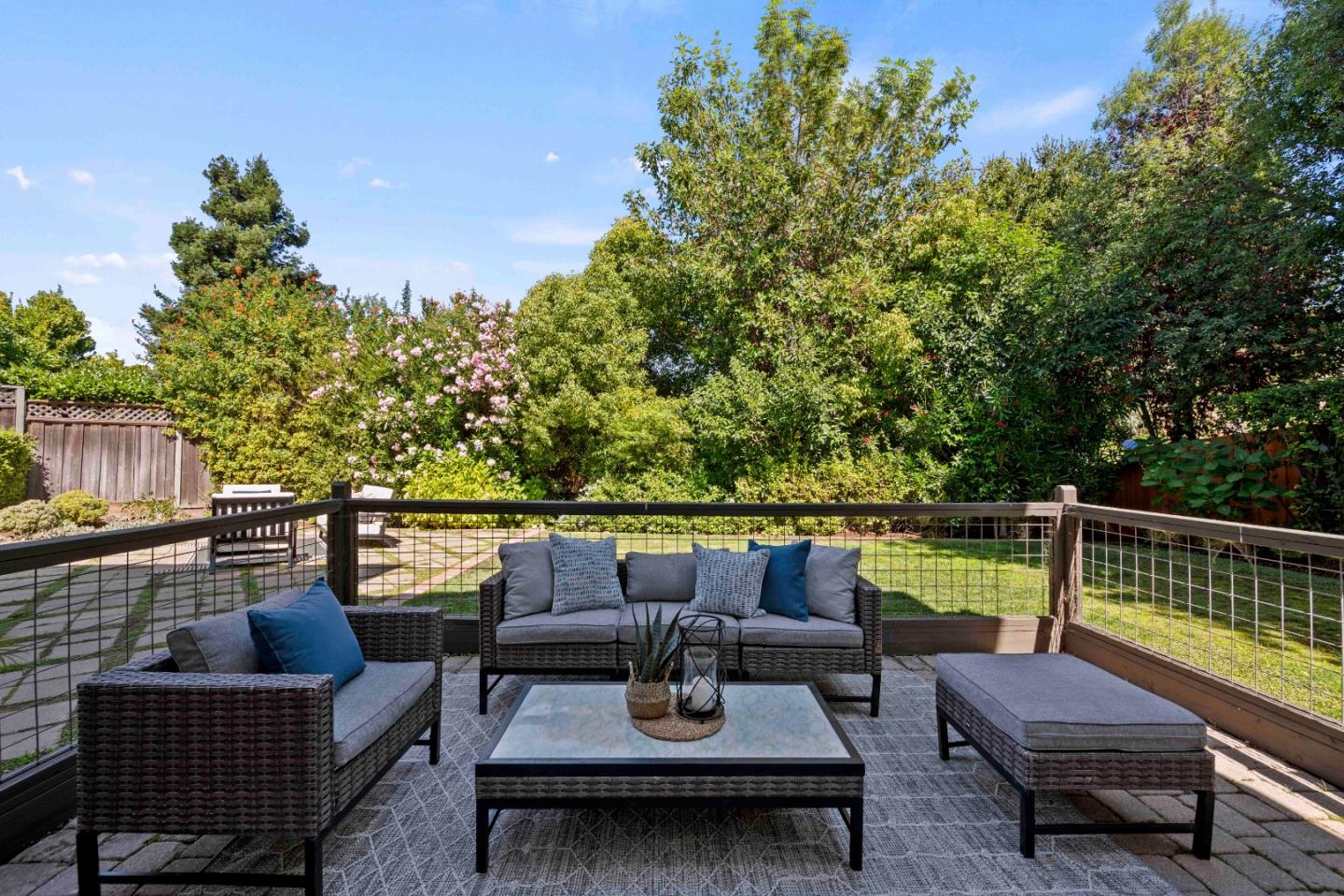 Detail Gallery Image 17 of 62 For 629 Lombardy Way, Redwood City,  CA 94062 - 5 Beds | 4/1 Baths
