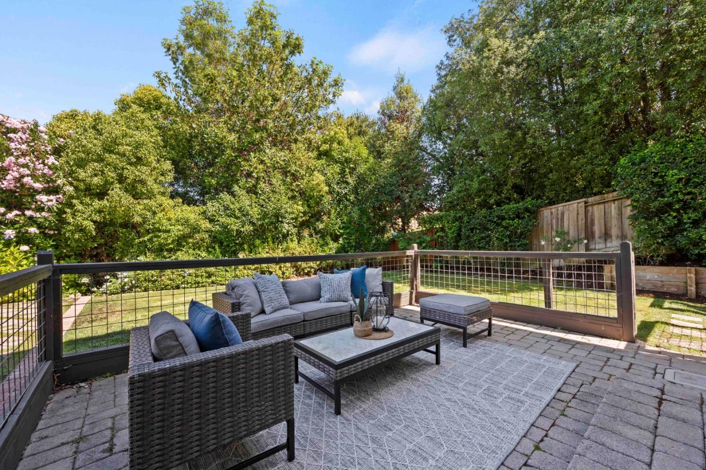 Detail Gallery Image 20 of 62 For 629 Lombardy Way, Redwood City,  CA 94062 - 5 Beds | 4/1 Baths