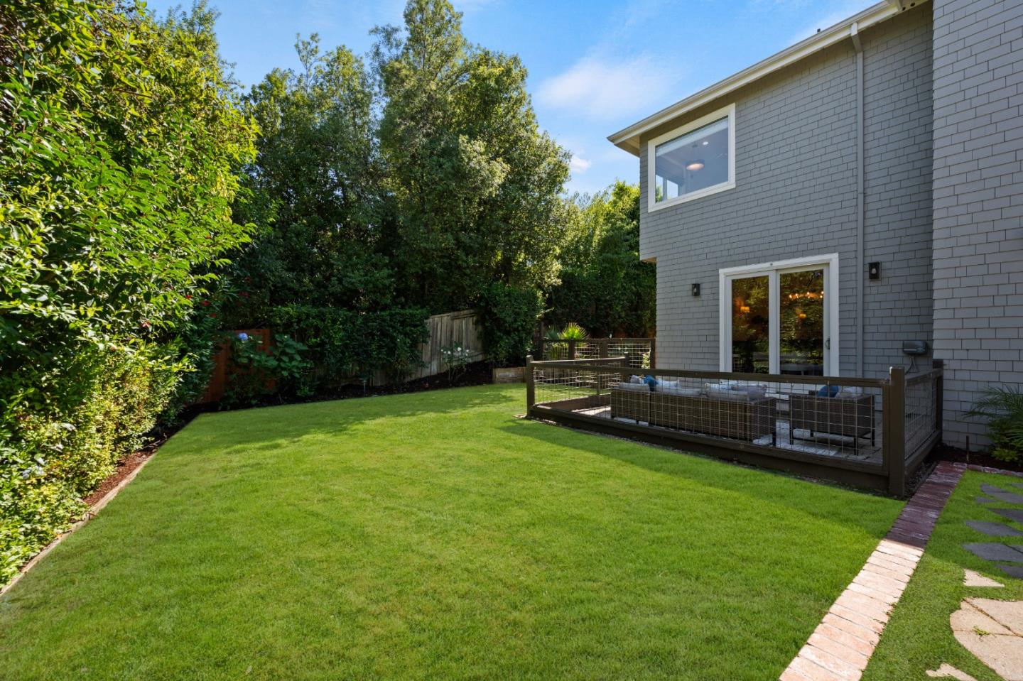 Detail Gallery Image 21 of 62 For 629 Lombardy Way, Redwood City,  CA 94062 - 5 Beds | 4/1 Baths