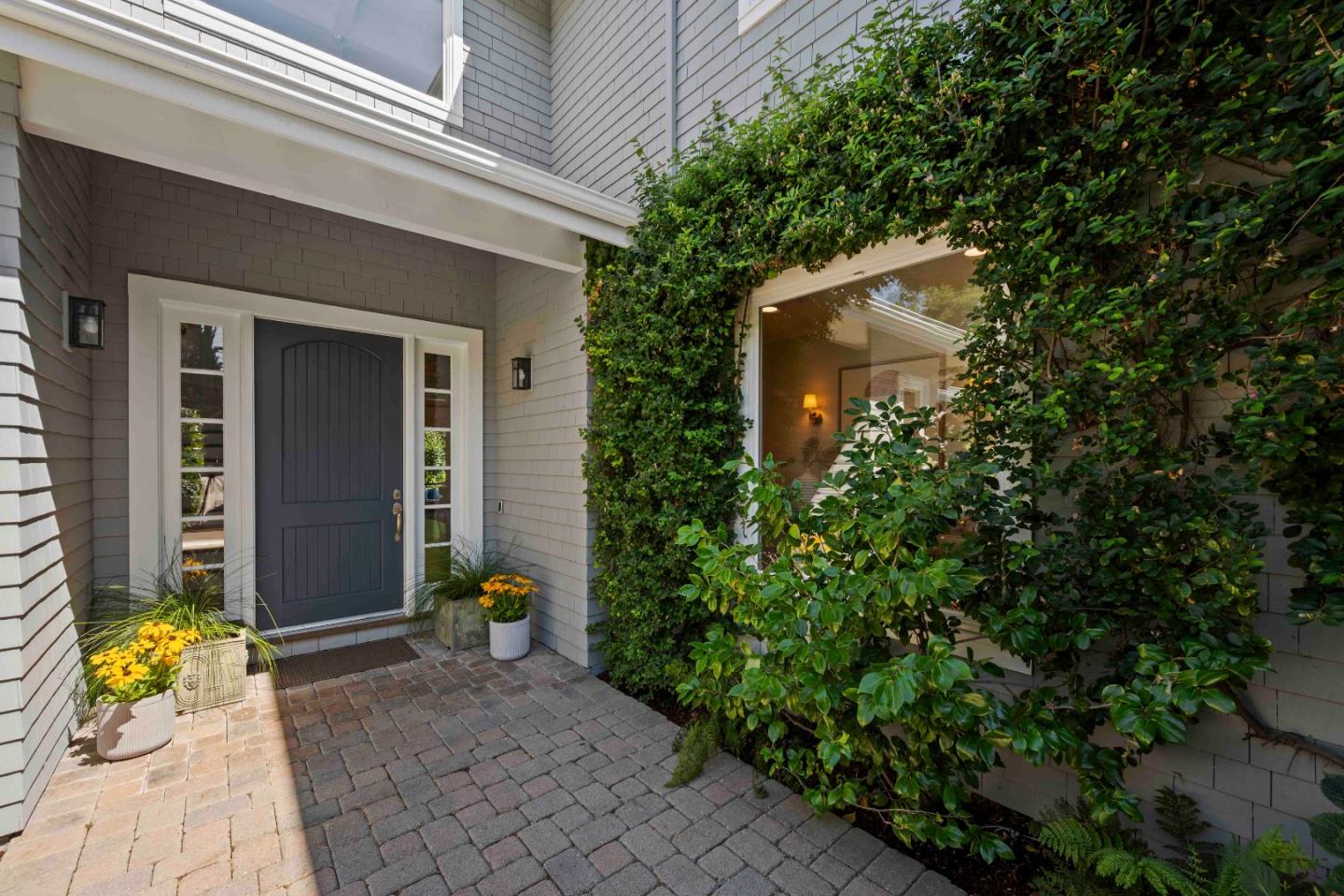 Detail Gallery Image 6 of 62 For 629 Lombardy Way, Redwood City,  CA 94062 - 5 Beds | 4/1 Baths