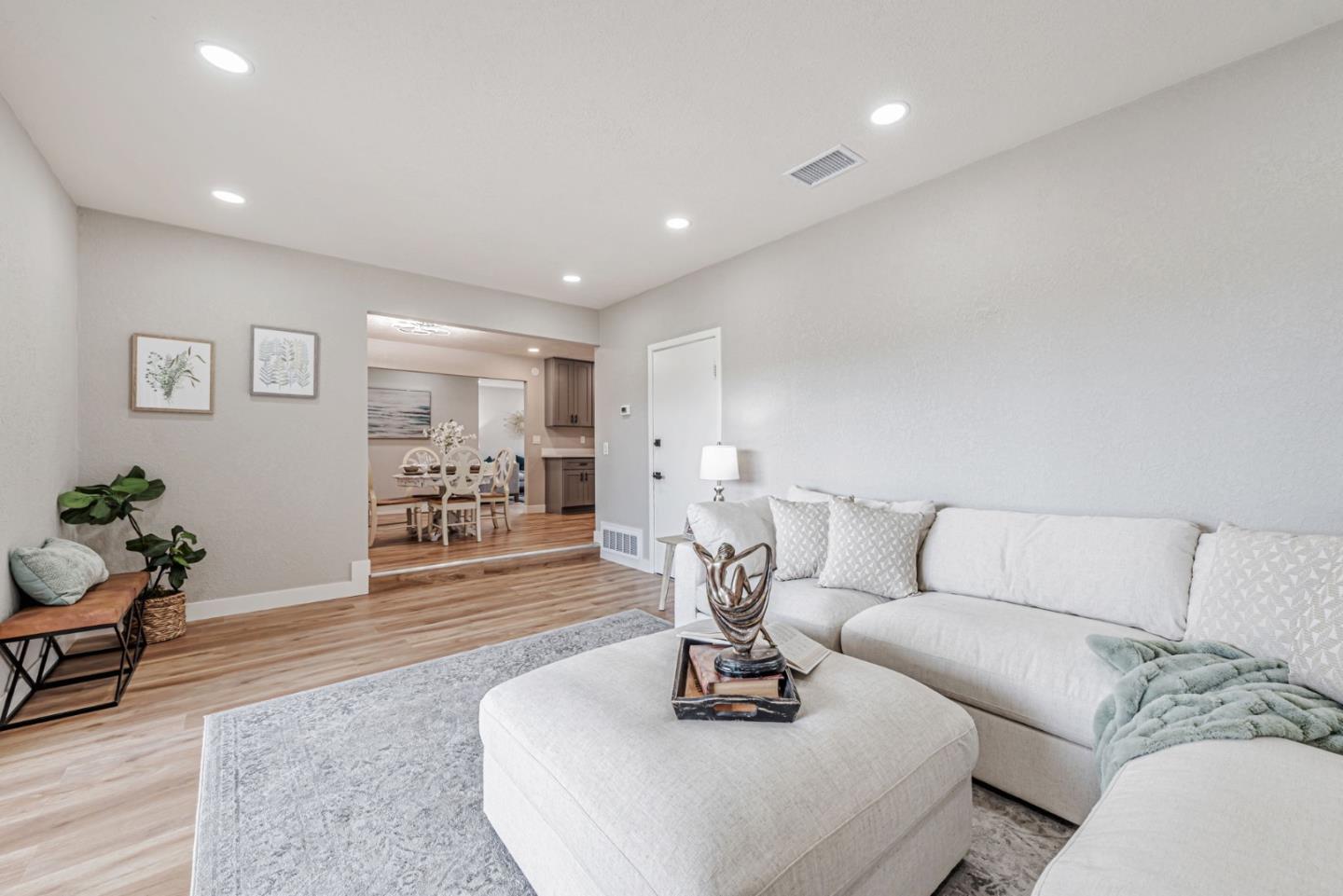 Detail Gallery Image 10 of 37 For 4655 Paloma Ave, San Jose,  CA 95111 - 4 Beds | 2 Baths