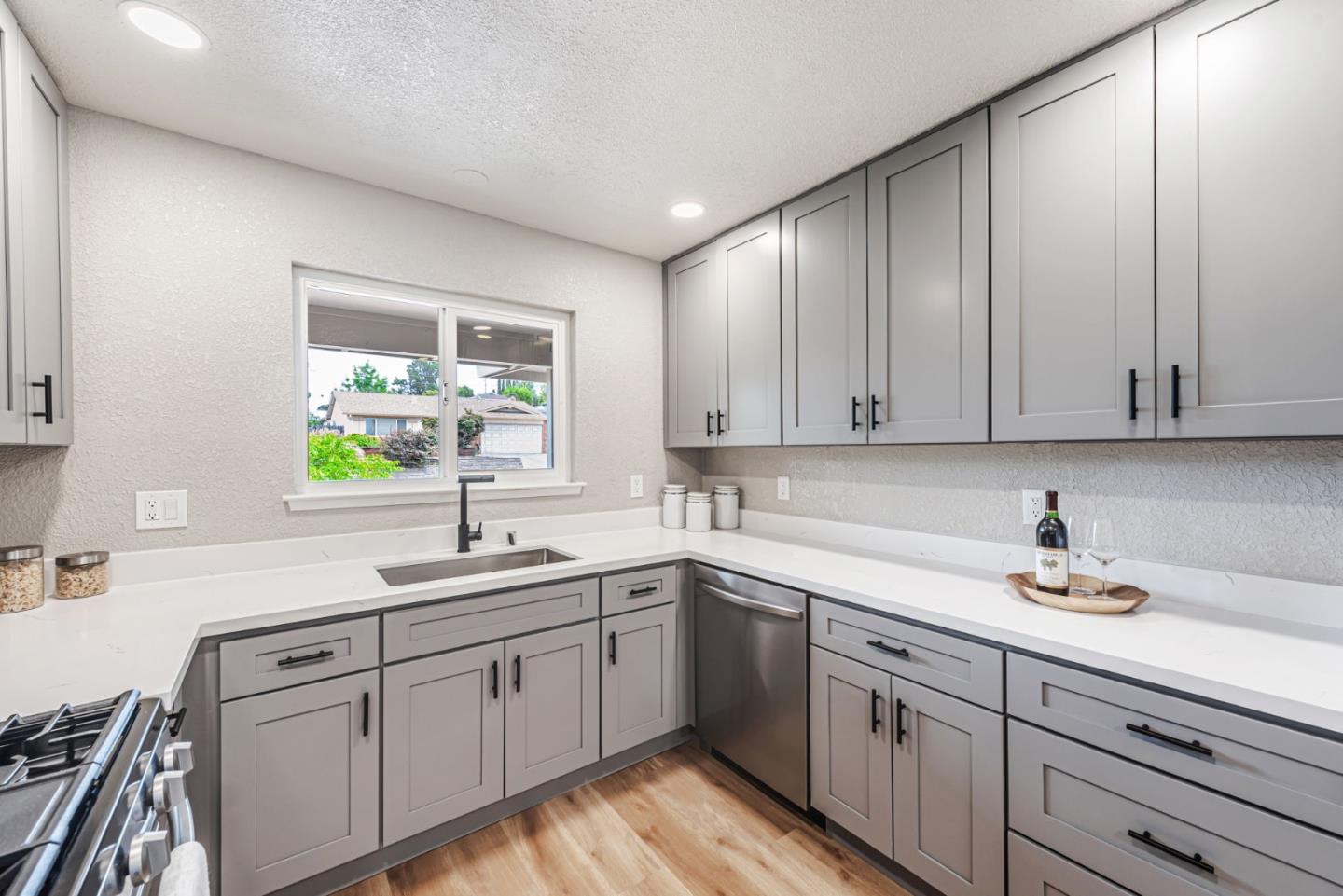 Detail Gallery Image 14 of 37 For 4655 Paloma Ave, San Jose,  CA 95111 - 4 Beds | 2 Baths