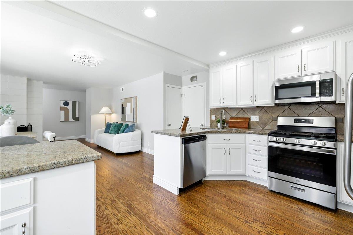 Detail Gallery Image 19 of 55 For 749 W Remington Dr, Sunnyvale,  CA 94087 - 4 Beds | 2 Baths