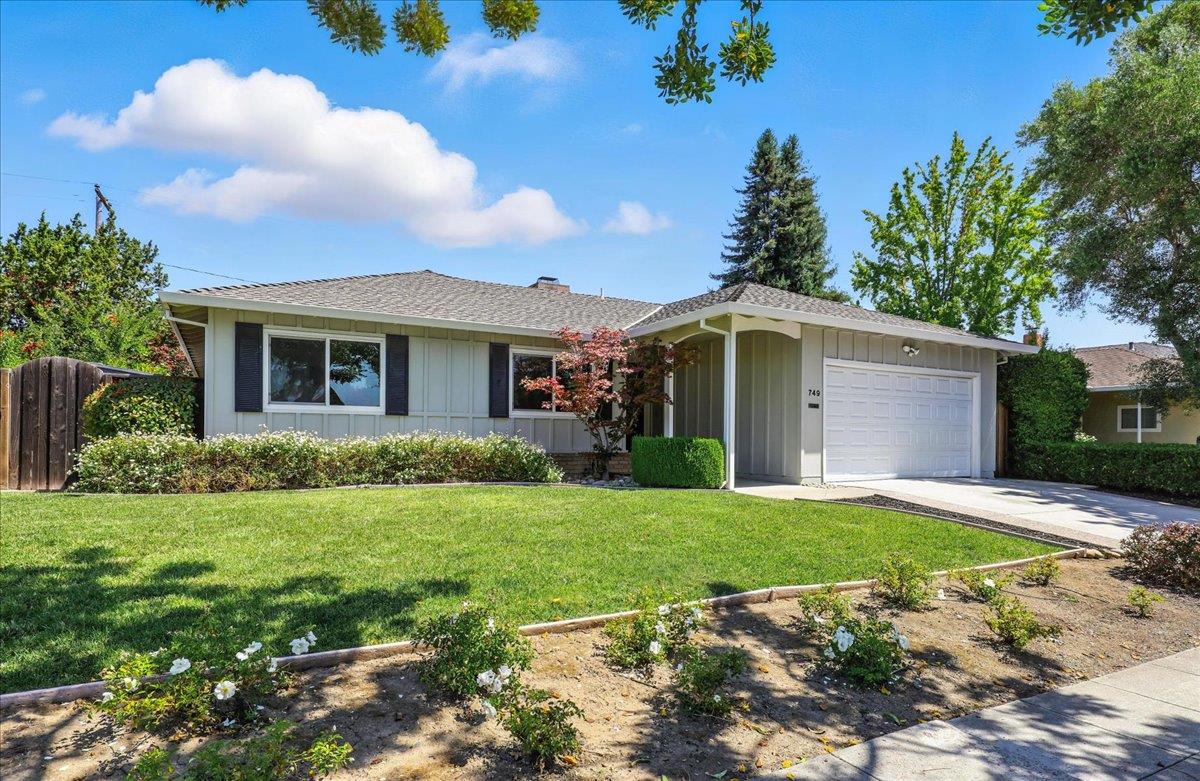 Detail Gallery Image 4 of 55 For 749 W Remington Dr, Sunnyvale,  CA 94087 - 4 Beds | 2 Baths