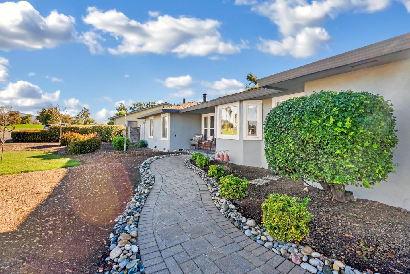 Detail Gallery Image 4 of 78 For 120 Marks Dr, Hollister,  CA 95023 - 2 Beds | 2 Baths