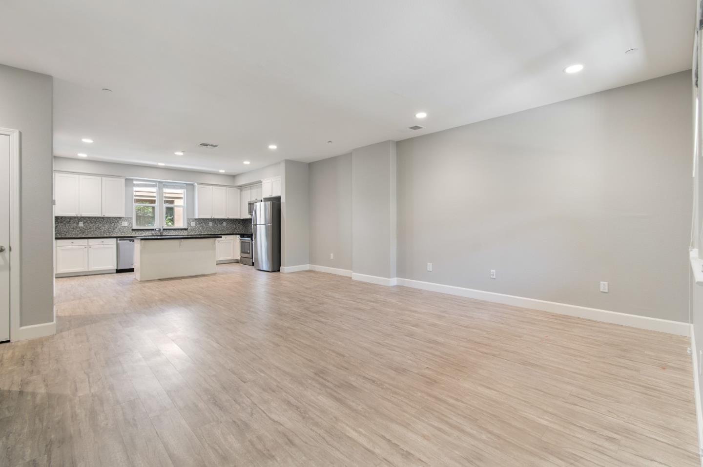 Detail Gallery Image 3 of 22 For 905 Tierney Pl, Martinez,  CA 94553 - 3 Beds | 2/1 Baths