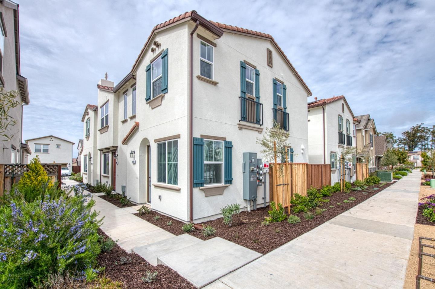 Detail Gallery Image 1 of 5 For 451 Weldon Way #D,  Marina,  CA 93933 - 2 Beds | 1/1 Baths