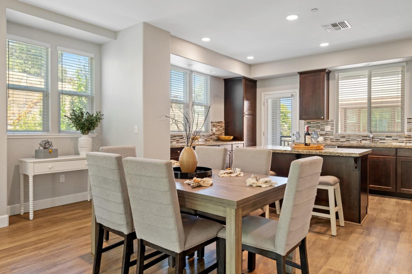 Detail Gallery Image 6 of 42 For 901 Tierney Pl, Martinez,  CA 94553 - 4 Beds | 3/1 Baths