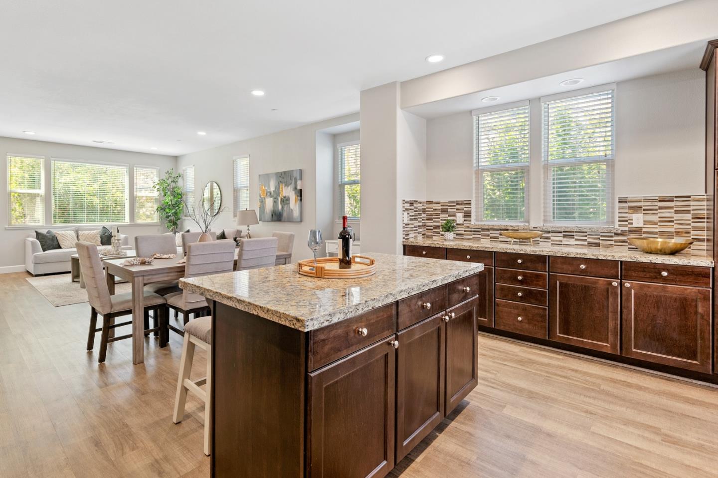 Detail Gallery Image 7 of 42 For 901 Tierney Pl, Martinez,  CA 94553 - 4 Beds | 3/1 Baths