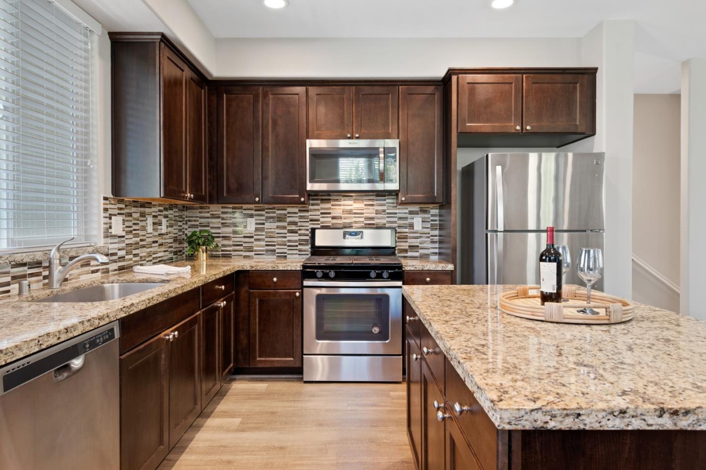 Detail Gallery Image 9 of 42 For 901 Tierney Pl, Martinez,  CA 94553 - 4 Beds | 3/1 Baths