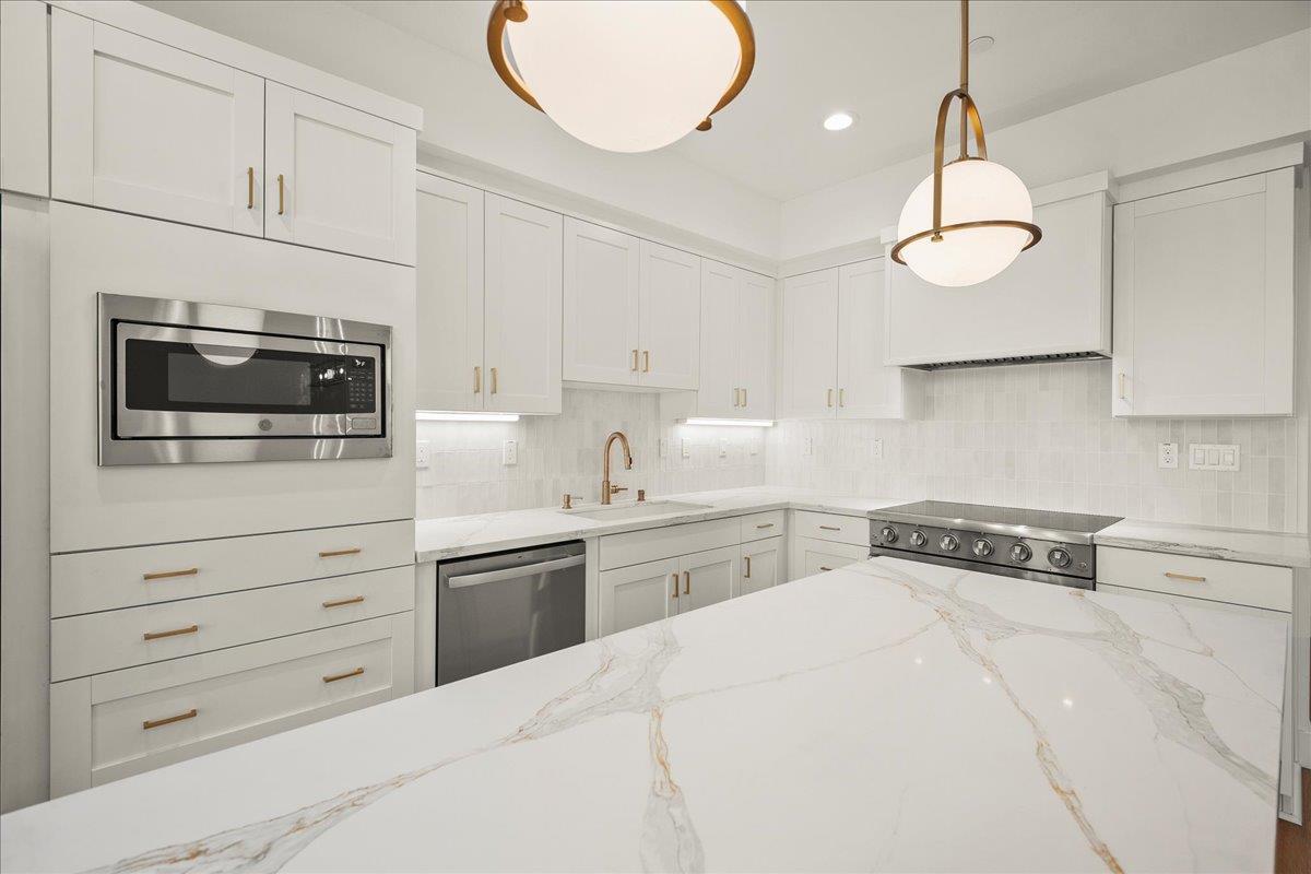 Detail Gallery Image 11 of 28 For 224 Carroll St #4,  Sunnyvale,  CA 94086 - 3 Beds | 2/1 Baths