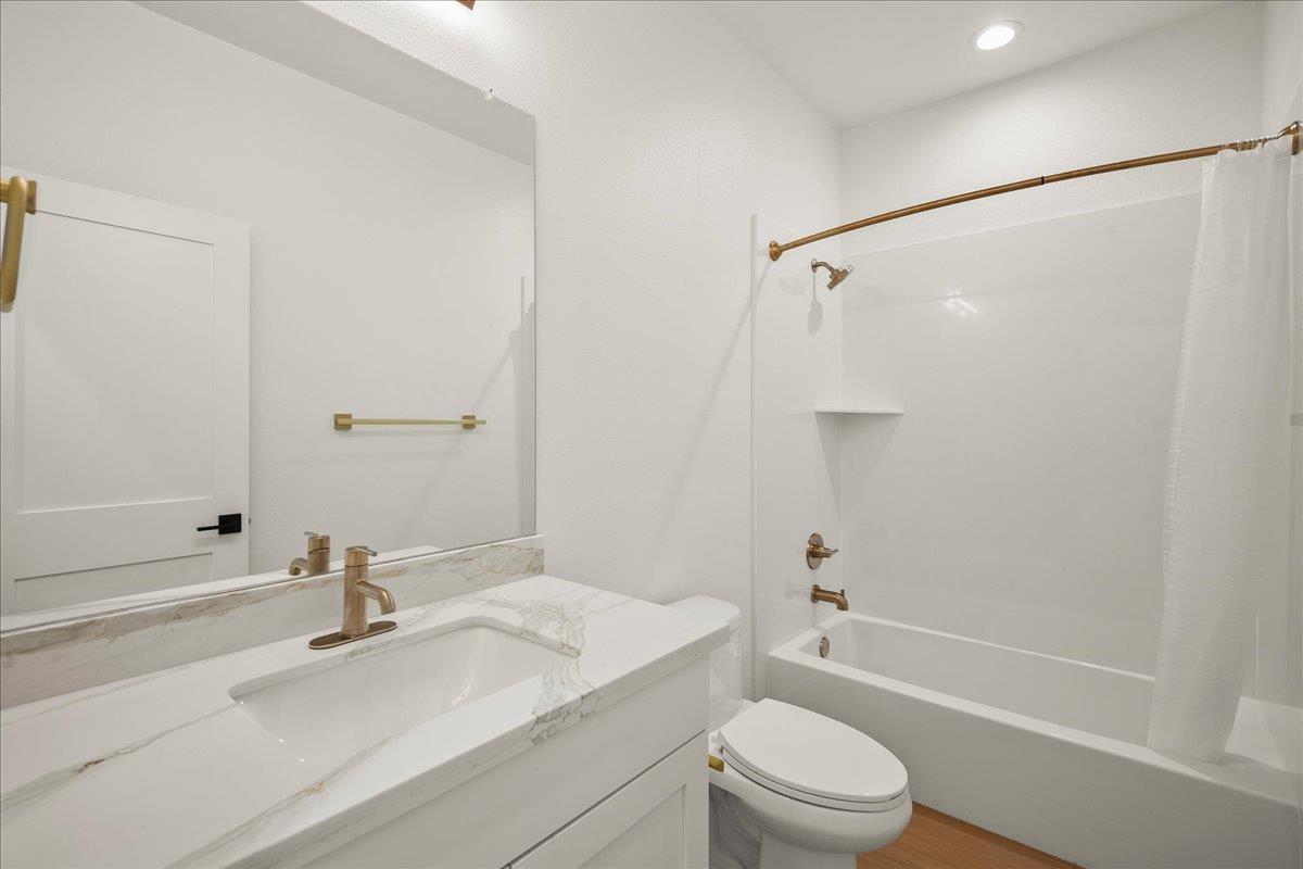 Detail Gallery Image 24 of 28 For 224 Carroll St #4,  Sunnyvale,  CA 94086 - 3 Beds | 2/1 Baths