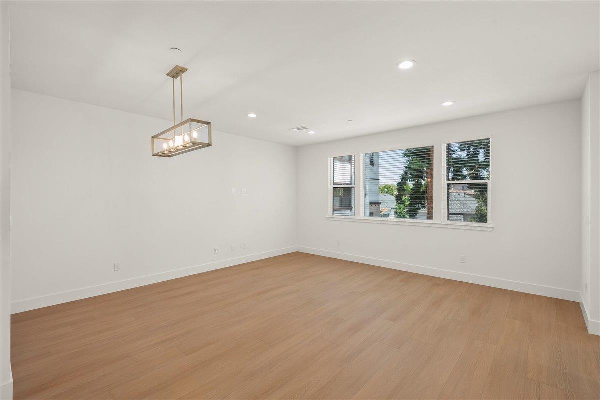 Detail Gallery Image 3 of 28 For 224 Carroll St #4,  Sunnyvale,  CA 94086 - 3 Beds | 2/1 Baths